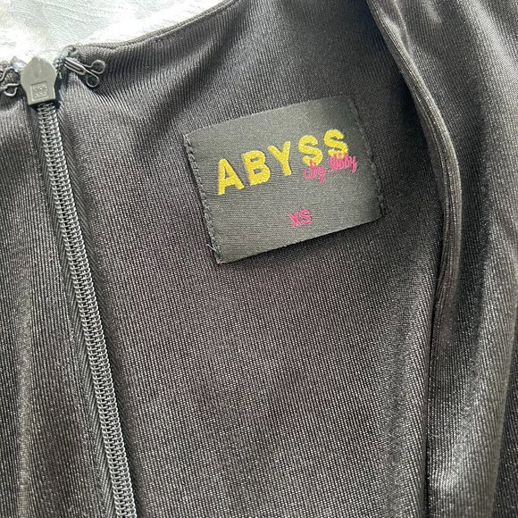 BNWOT Abyss by Abby Dress with Train - Picture 5 of 5